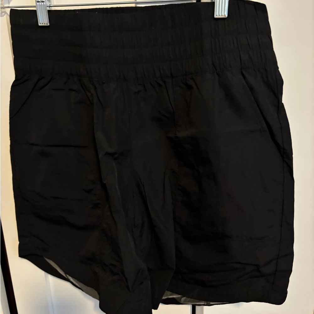 Columbia Women's High Waist Black Shorts. Casual, comfortable shorts.